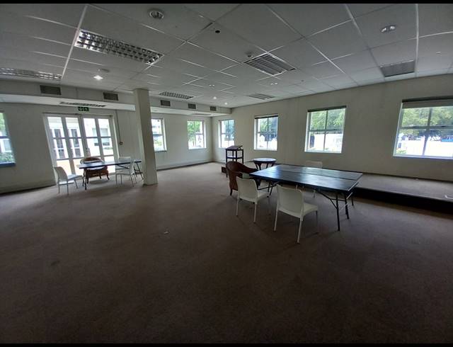 165M² OFFICE TO LET IN BRYANSTON